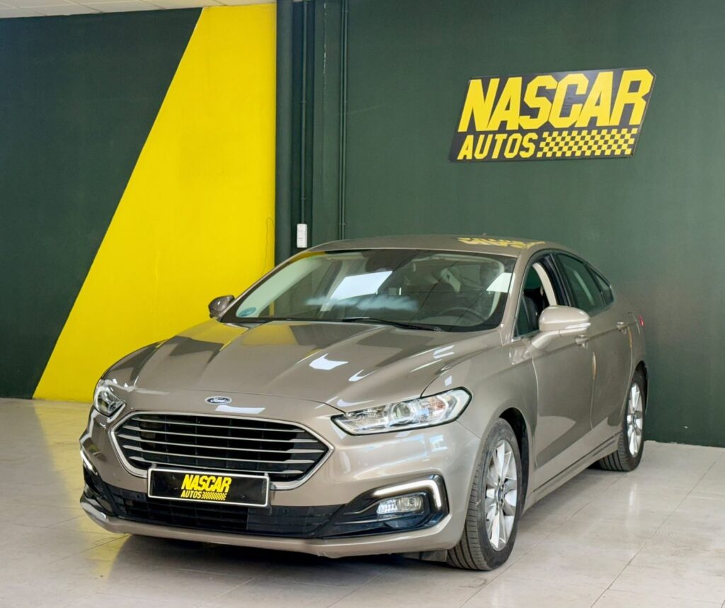 Ford Mondeo Titanium 2020 frontal lateral