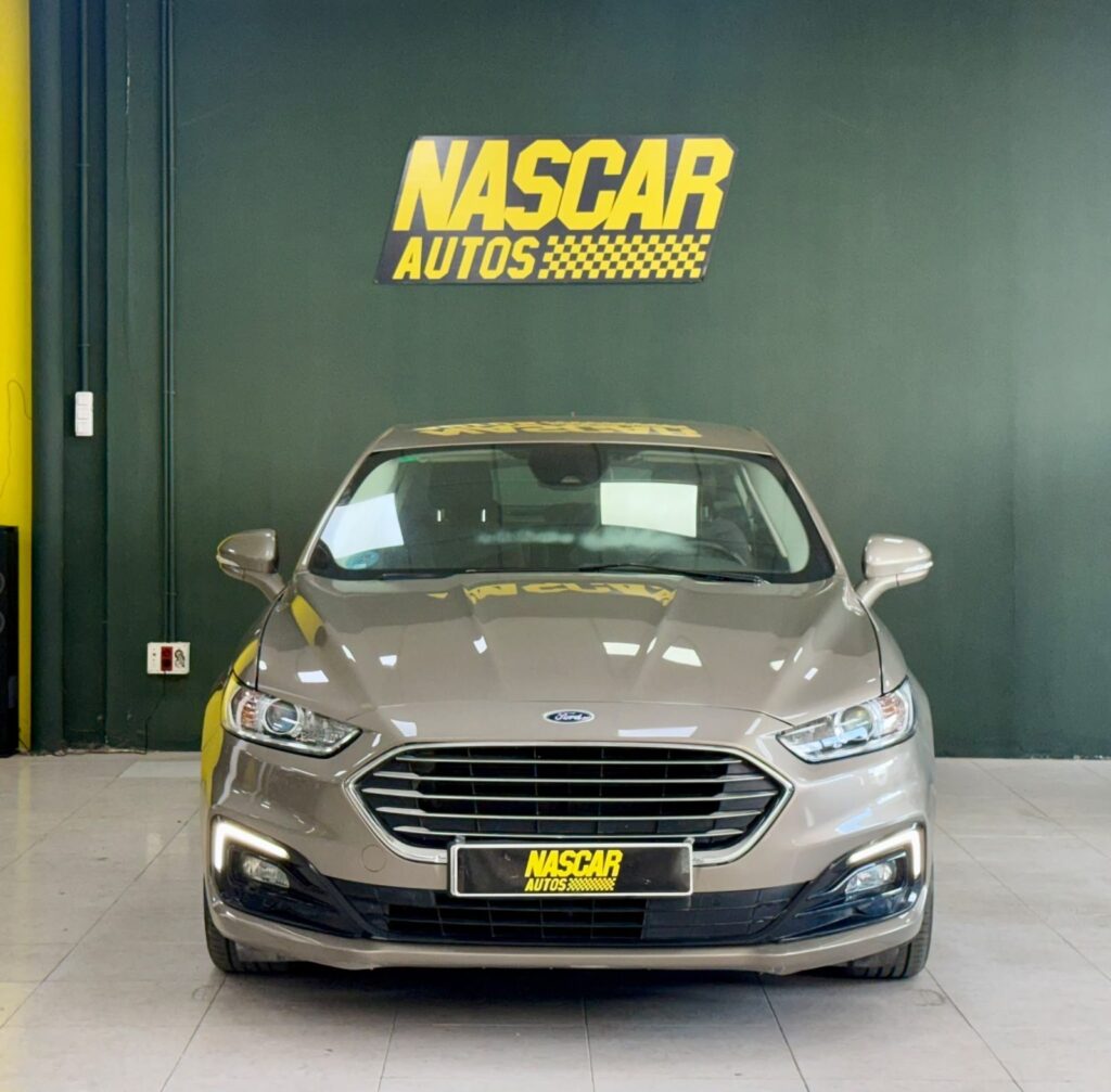 Ford Mondeo Titanium 2020 frontal