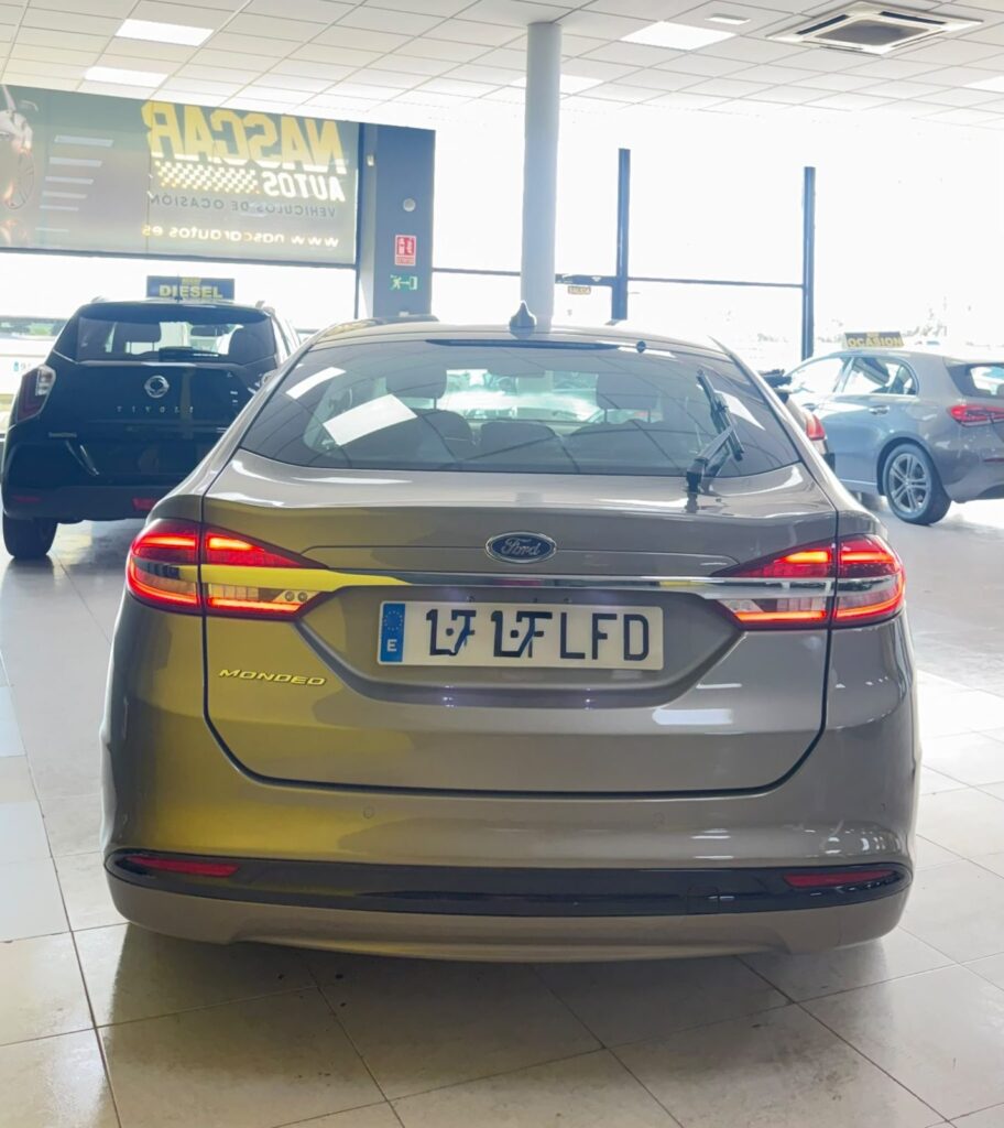 Ford Mondeo Titanium 2020 trasera