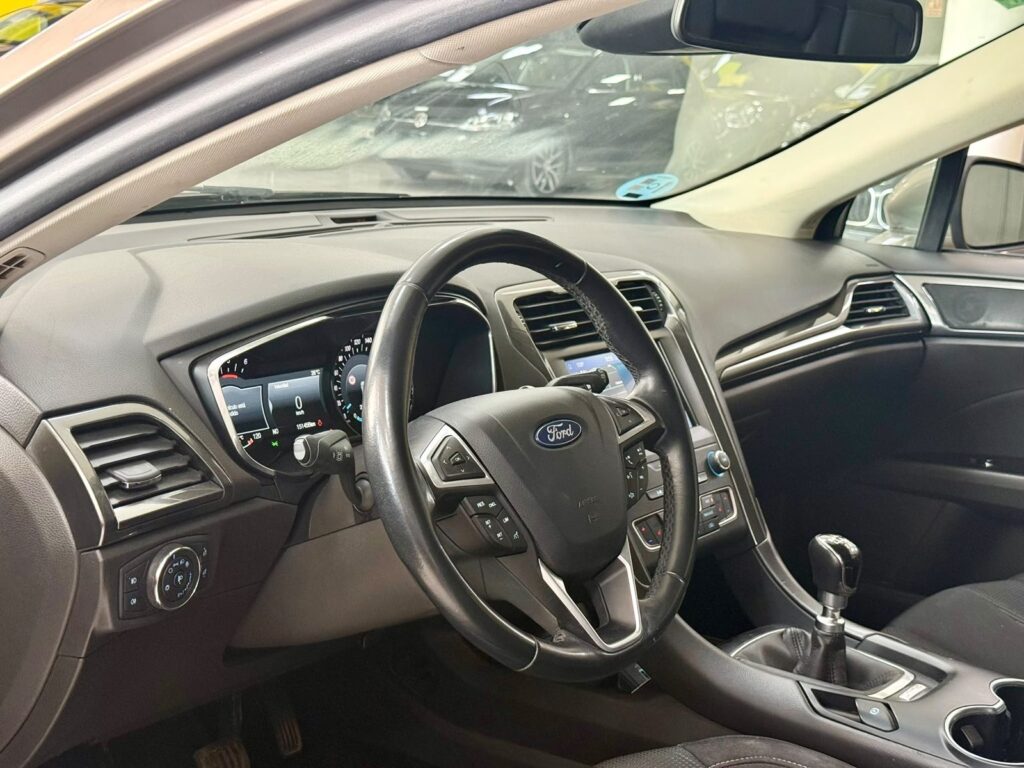 Ford Mondeo Titanium 2020 salpicadero