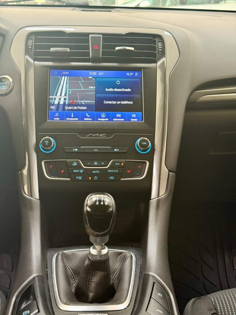 Ford Mondeo Titanium 2020 consola central SYNC