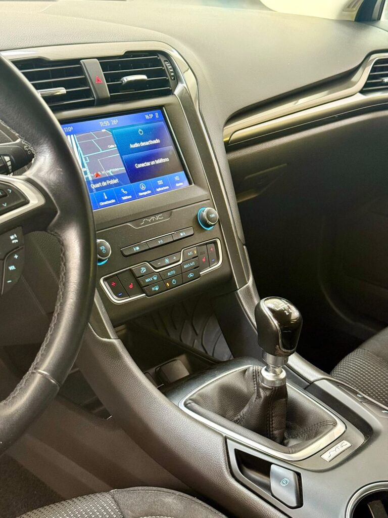Ford Mondeo Titanium 2020 climatizador y cambio