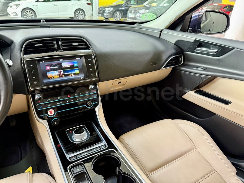 JAGUAR XE 2.0 AJ200D Diesel RWD Prestige 2016 foto 8
