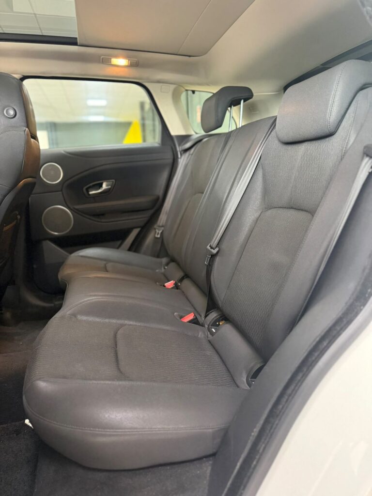 Range Rover Evoque TD4 4x4 Pure 2016 asientos traseros