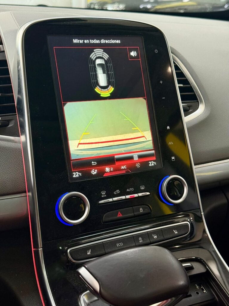 Renault Espace Zen dCi 160 EDC 2016 pantalla con cámara trasera