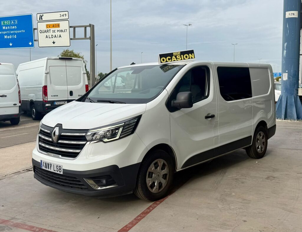 Renault Trafic 2.0 dCi 150 6 plazas 2021 frontal lateral izquierdo