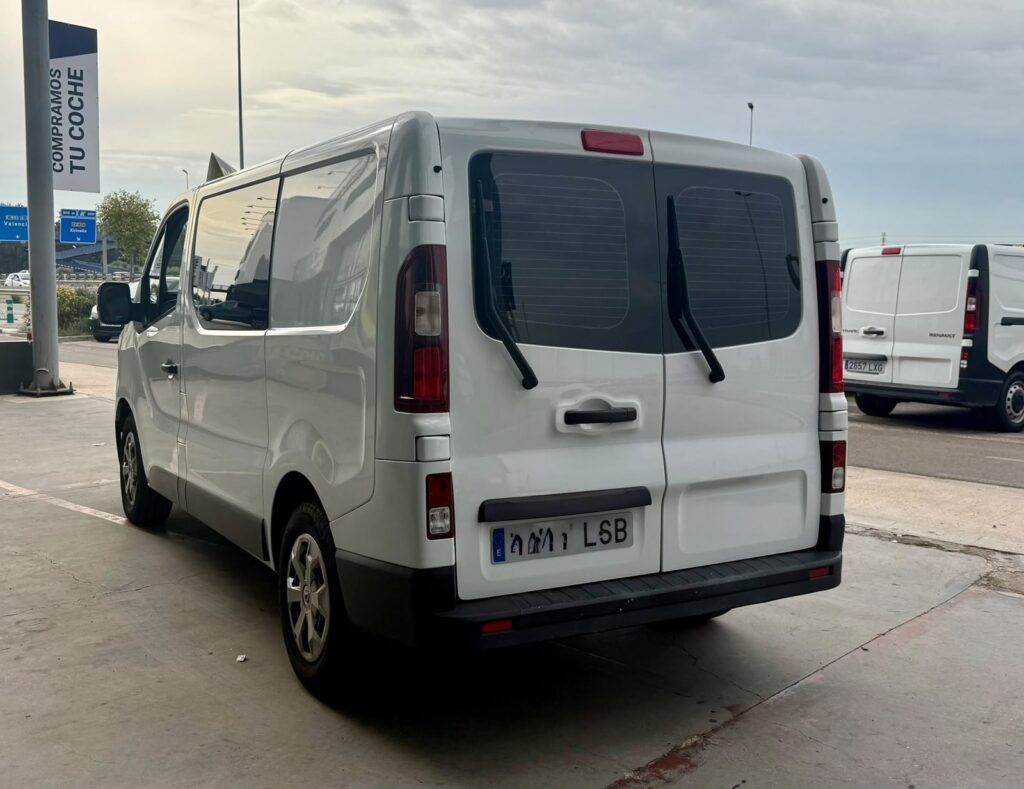 Renault Trafic 2.0 dCi 150 6 plazas 2021 trasera lateral izquierda