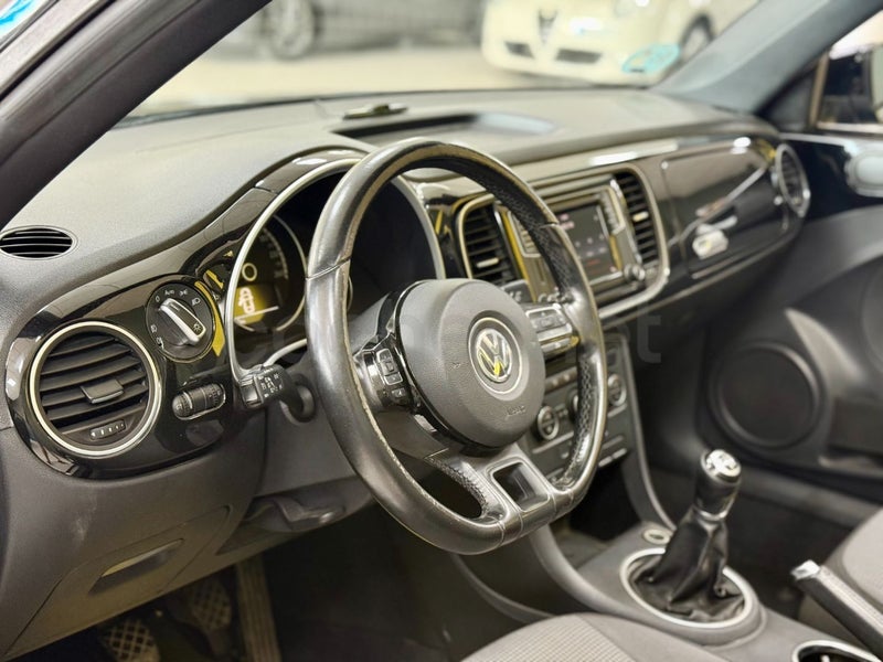 VOLKSWAGEN Beetle Cabrio Design 2.0 TDI BMT 2016 foto 9