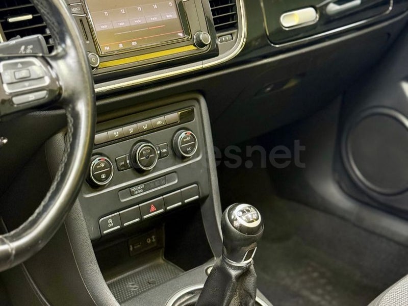 VOLKSWAGEN Beetle Cabrio Design 2.0 TDI BMT 2016 foto 10