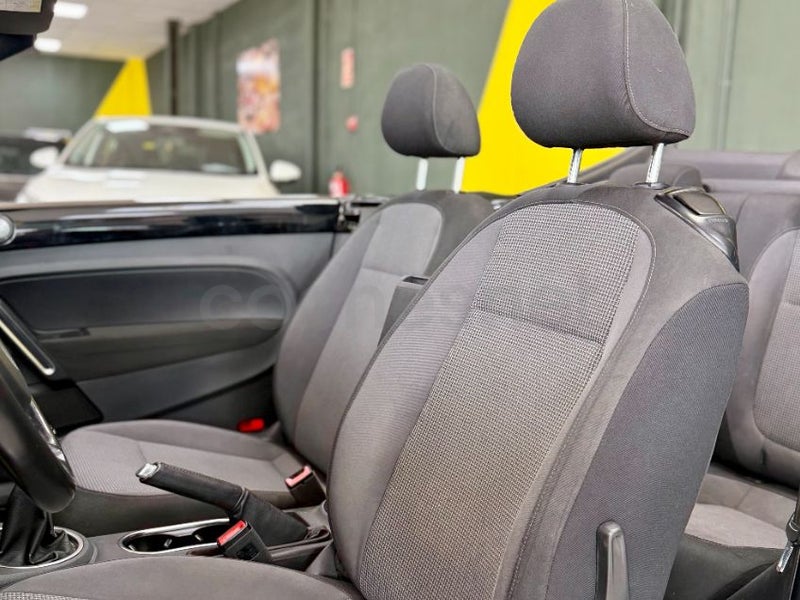VOLKSWAGEN Beetle Cabrio Design 2.0 TDI BMT 2016 foto 13